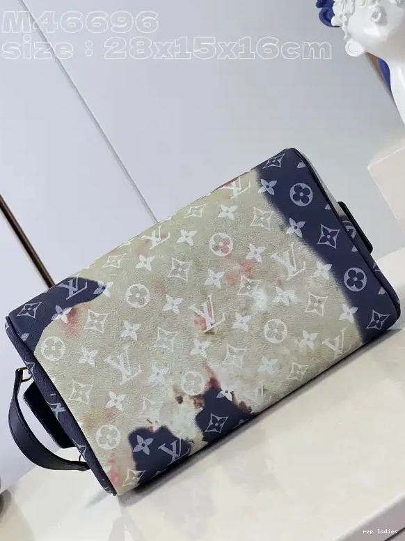 Cheap TOILET POUCH VUITTON LOUIS KIT DOPP 0504